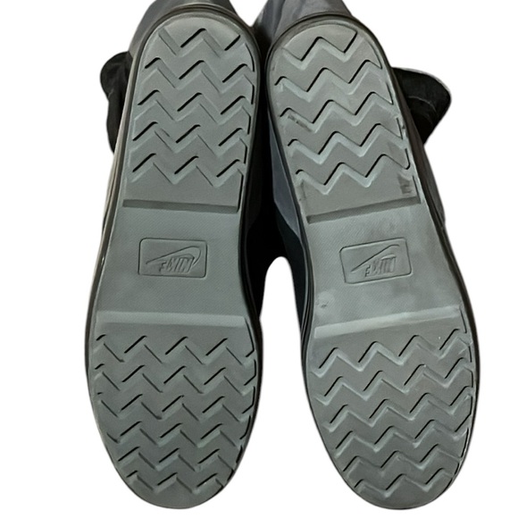 Nike Boots Gray and Black Woman Sz 9 - Picture 7 of 8